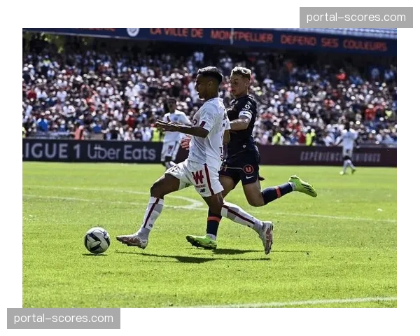 场边视角：尼斯主帅因一次反击中球员犹豫不决而出离愤怒